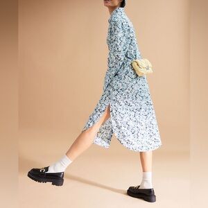 H&M Blue and White Patterned Fabric Size MEDIUM